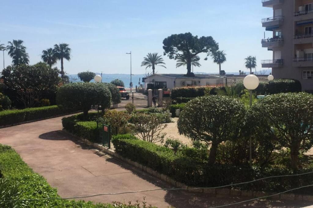 Charmant Appartement Bord De Mer, Plage Cagnes-sur-Mer Exterior photo
